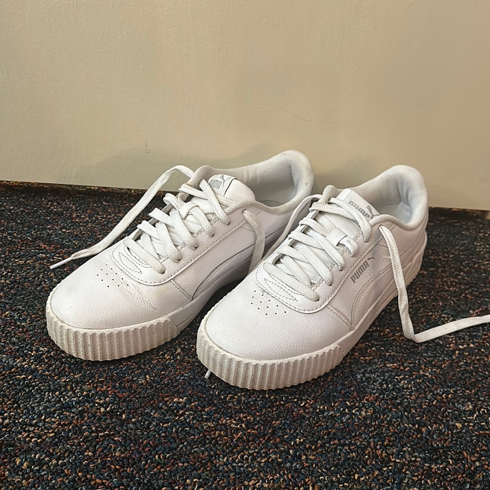 8.5 White Puma Sneaker